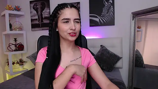 Snapshot of mialiore chatting on 12-17-25, 12:43 mialiore online show from 12-17-25, 12:43