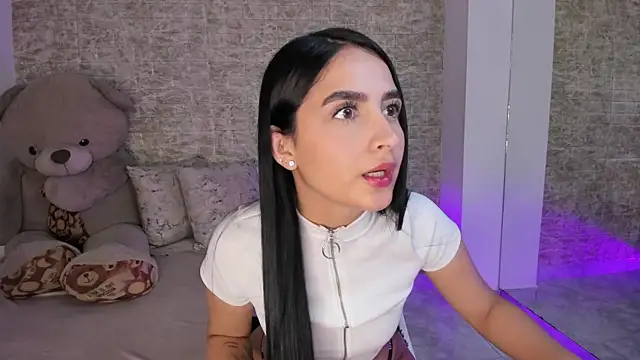 Snapshot of mialiore chatting on 12-05-25, 12:37 mialiore online show from 12-05-25, 12:37