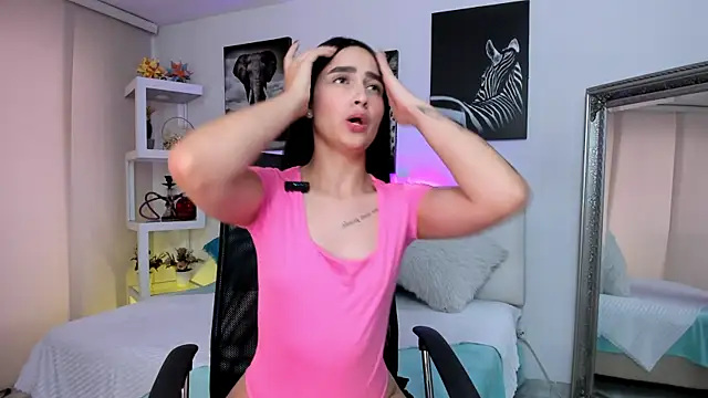 Snapshot of mialiore chatting on 01-15-26, 12:52 mialiore online show from 01-15-26, 12:52