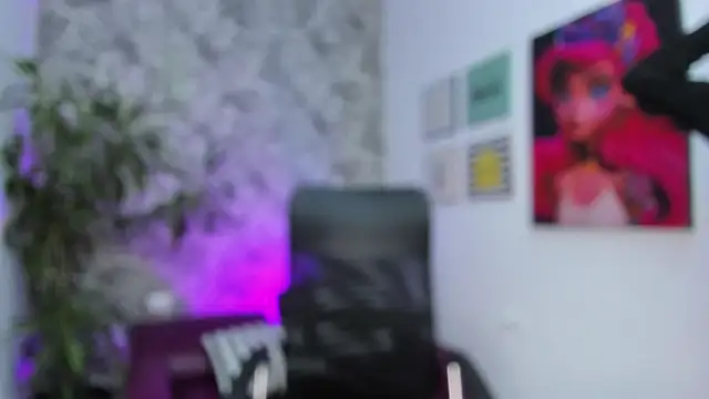 Snapshot of mialiore chatting on 01-05-26, 05:27 mialiore online show from 01-05-26, 05:27