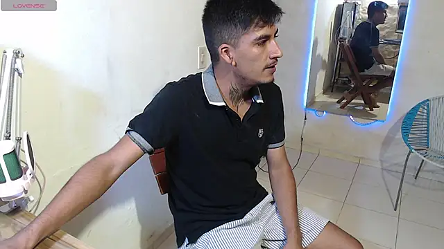 Snapshot of maxI_dick33 chatting on 02-17-26, 06:54 maxI dick33 online show from 02-17-26, 06:54