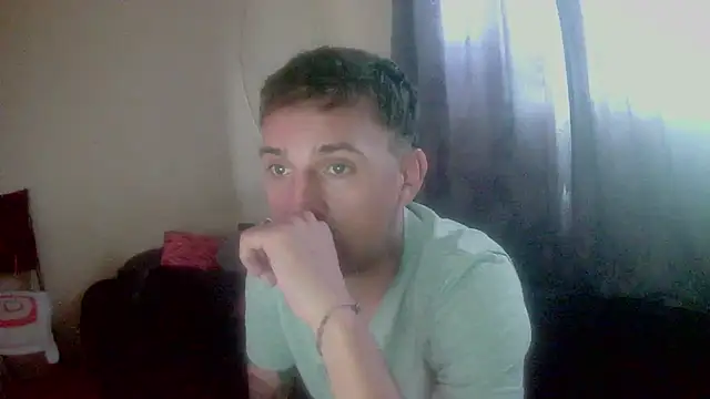 Snapshot of LeomiaDesire chatting on 04-01-26, 08:17 LeomiaDesire online show from 04-01-26, 08:17