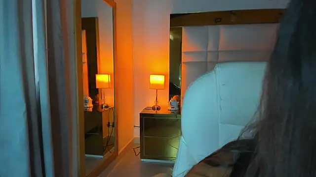 Zoei Moon online show from 04-17-26, 06:00