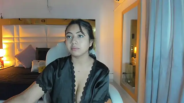 Snapshot of Zoei_Moon chatting on 05-27-26, 06:59 Zoei Moon online show from 05-27-26, 06:59