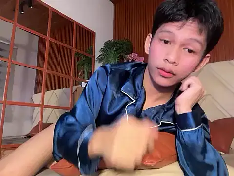 Snapshot of TheBoyAboveYou chatting on 04-21-26, 02:14 TheBoyAboveYou online show from 04-21-26, 02:14