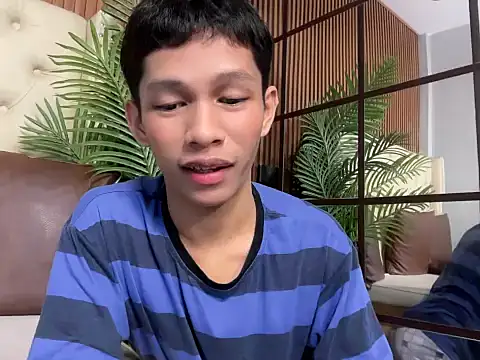 Snapshot of TheBoyAboveYou chatting on 07-25-26, 04:35 TheBoyAboveYou online show from 07-25-26, 04:35