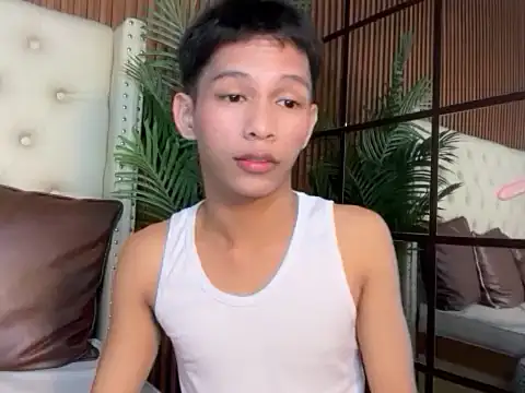 Snapshot of TheBoyAboveYou chatting on 06-01-26, 02:17 TheBoyAboveYou online show from 06-01-26, 02:17