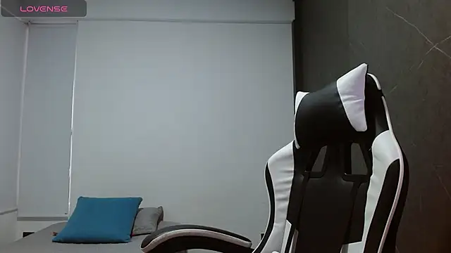 Snapshot of candy_rosemaryy chatting on 01-08-26, 12:00 candy rosemaryy online show from 01-08-26, 12:00