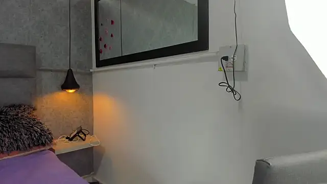 emilyy r online show from 04-15-26, 07:07