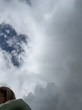 Betsy online show from 04-05-26, 01:07