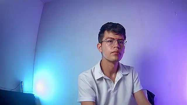 Snapshot of nicolatinboy chatting on 02-26-26, 09:15 nicolatinboy online show from 02-26-26, 09:15