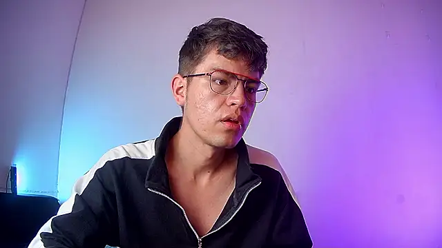 Snapshot of nicolatinboy chatting on 02-21-26, 09:06 nicolatinboy online show from 02-21-26, 09:06