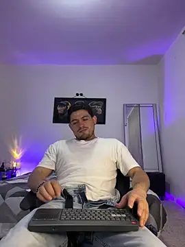 williamsmiiths16 online show from 05-08-26, 12:47