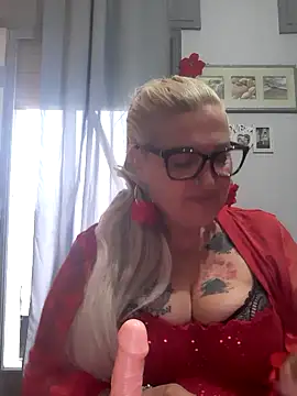 Snapshot of athena80_sexy chatting on 12-04-25, 01:54 athena80 sexy online show from 12-04-25, 01:54