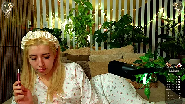 FlowweerGirl online show from 12-21-25, 11:16