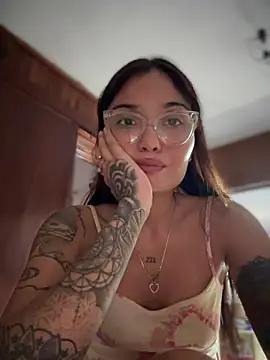 LuXarumi online show from 12-16-25, 07:51