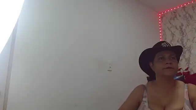 Danna LaNegra online show from 12-16-25, 02:10