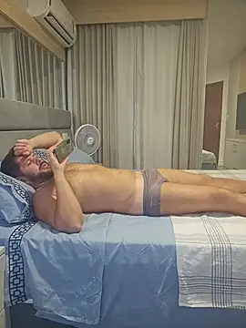 Snapshot of RipMyUnderwear chatting on 02-11-26, 12:32 RipMyUnderwear online show from 02-11-26, 12:32