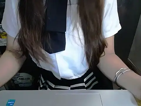 Snapshot of maian_love chatting on 06-04-26, 07:40 maian love online show from 06-04-26, 07:40