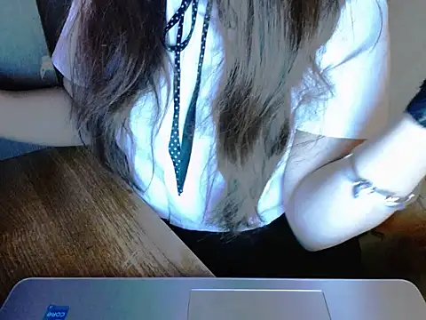 Snapshot of maian_love chatting on 06-12-26, 07:22 maian love online show from 06-12-26, 07:22