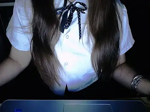 Snapshot of maian_love chatting on 05-24-26, 07:03 maian love online show from 05-24-26, 07:03