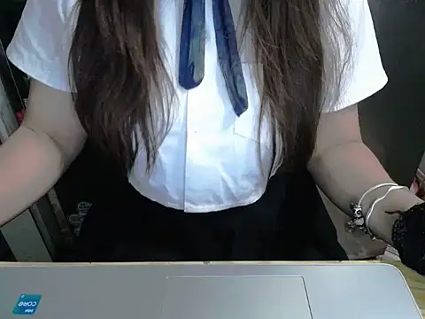 Snapshot of maian_love chatting on 05-28-26, 07:31 maian love online show from 05-28-26, 07:31