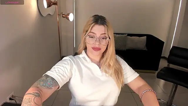 MadisonKane online show from 11-30-25, 11:55