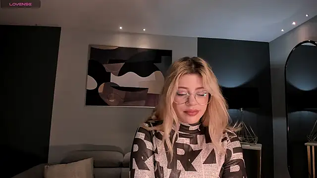 MadisonKane online show from 11-12-25, 11:14