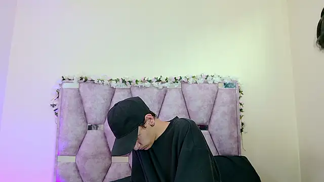 Snapshot of iris_and_damian chatting on 03-03-26, 05:31 iris and damian online show from 03-03-26, 05:31