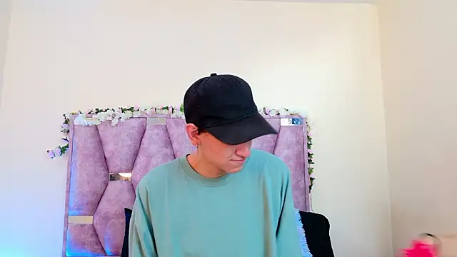 Snapshot of iris_and_damian chatting on 02-12-26, 05:13 iris and damian online show from 02-12-26, 05:13