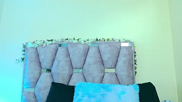 Snapshot of iris_and_damian chatting on 02-01-26, 04:16 iris and damian online show from 02-01-26, 04:16