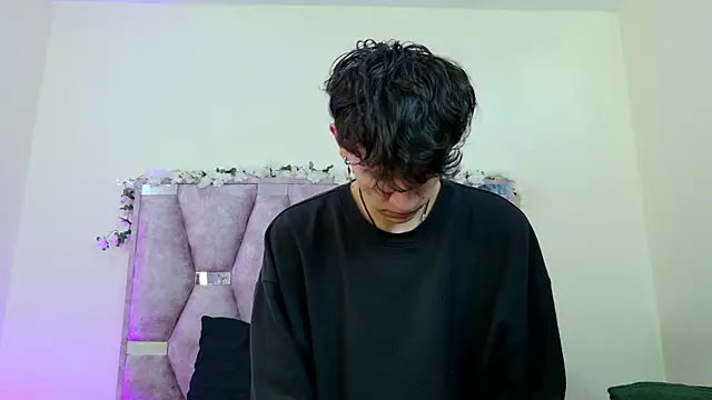 Snapshot of iris_and_damian chatting on 01-18-26, 04:10 iris and damian online show from 01-18-26, 04:10