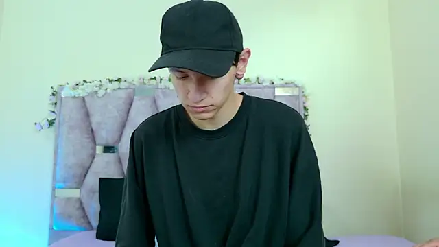 Snapshot of iris_and_damian chatting on 02-11-26, 05:24 iris and damian online show from 02-11-26, 05:24