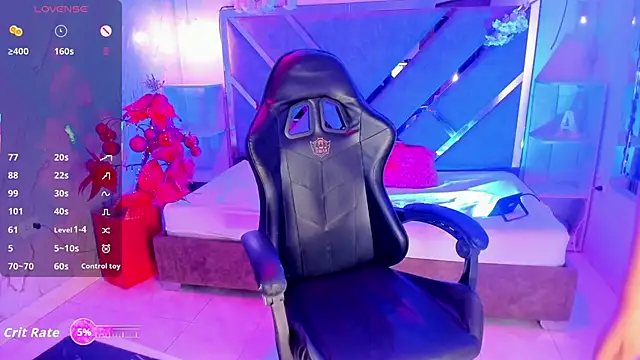 Snapshot of CloeMoon chatting on 12-20-25, 04:26 CloeMoon online show from 12-20-25, 04:26