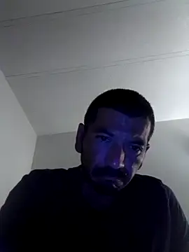 Snapshot of Guero0751@xh chatting on 12-18-24, 07:26 Guero0751xh online show from 12-18-24, 07:26