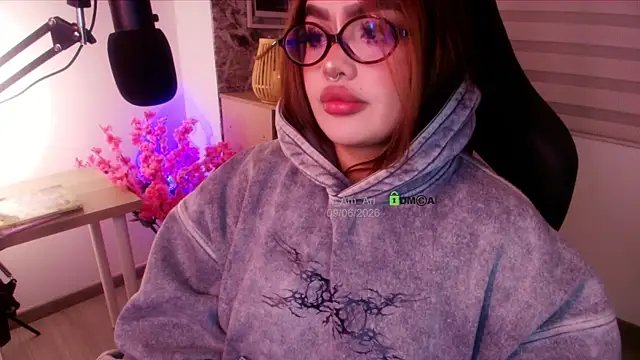 Snapshot of asheryn chatting on 06-10-26, 01:51 asheryn online show from 06-10-26, 01:51