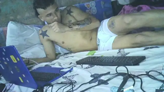 modeloxtz online show from 02-07-26, 12:07