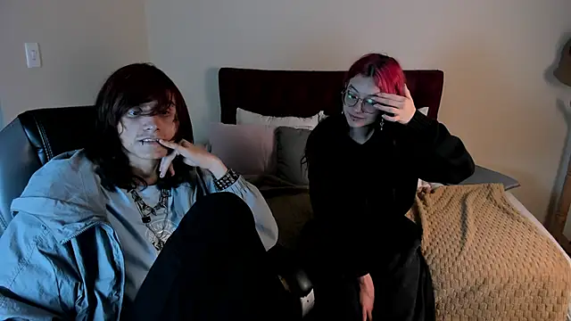 Snapshot of Eros_Nyx_ chatting on 02-12-26, 05:18 Eros Nyx online show from 02-12-26, 05:18