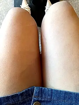 Baby-Linh online show from 01-13-26, 03:10