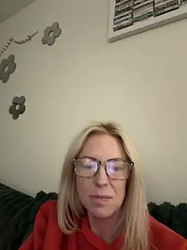 Snapshot of sinfulsara chatting on 02-28-26, 12:43 sinfulsara online show from 02-28-26, 12:43