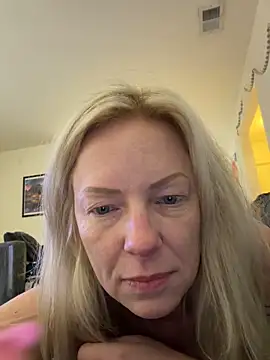 Snapshot of sinfulsara chatting on 02-12-26, 04:12 sinfulsara online show from 02-12-26, 04:12