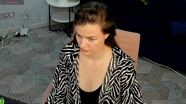 Snapshot of Graceee_ chatting on 06-17-26, 03:06 Graceee online show from 06-17-26, 03:06