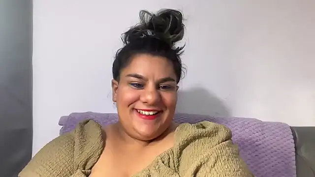 Snapshot of YoungCurvyLeah chatting on 08-01-26, 02:09 YoungCurvyLeah online show from 08-01-26, 02:09