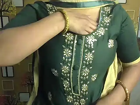 Snapshot of Hotty_Suzuka chatting on 12-17-25, 04:50 Hotty Suzuka online show from 12-17-25, 04:50