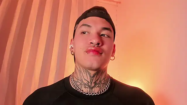 AlecBanne online show from 12-19-25, 04:49