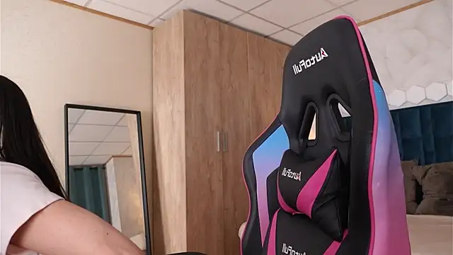 LucyFever online show from 01-15-26, 06:39