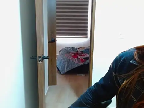 Snapshot of Ammy_pearsn chatting on 12-18-25, 08:01 Ammy pearsn online show from 12-18-25, 08:01