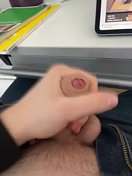 hannes256102 online show from 02-04-26, 09:15