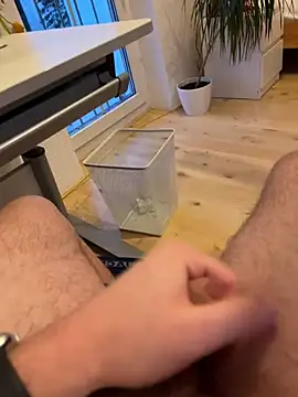 hannes256102 online show from 02-09-26, 04:27