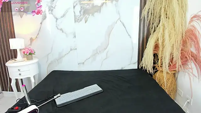 hilarythomsom online show from 01-17-26, 01:04